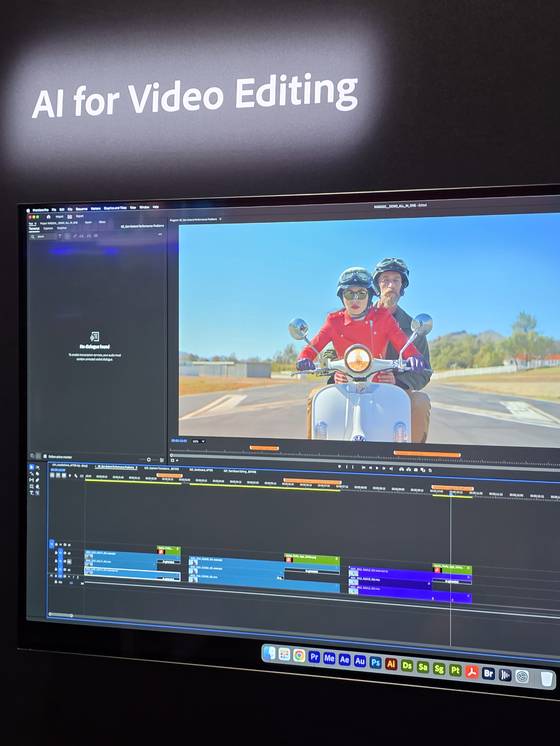영상 속 남자 배우의 고글이 바람에 날아갔지만, AI로 고글이 그대로 있는 것처럼 만들어낸 모습.