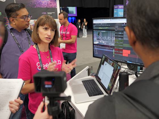 딥더브는 실시간 AI 외국어 더빙 기술로 관람객들의 주목을 받았다.