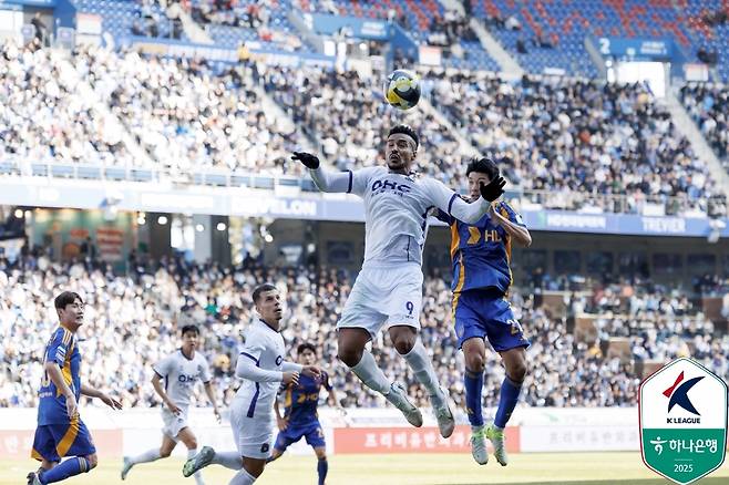 FC안양과 울산이 23일 맞대결을 펼친다.(한국프로축구연맹 제공)