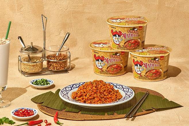 푸팟퐁커리 불닭볶음면.(삼양식품 제공)
