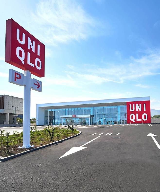 유니클로(UNIQLO)는 25일 제주 도남점과 서귀포점을 동시에 개소한다(유니클로제공)