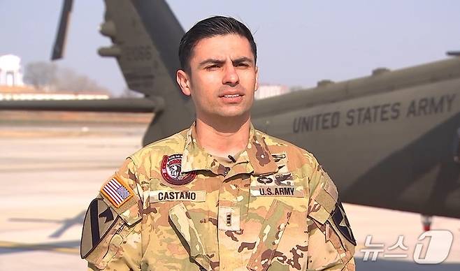 23일  영남 산불 작전에 투입된 미 2사단 한미연합사단 2전투항공여단 소속  구스타보 카스타니오  준위가 소회를 밝히고 있다.(국방부 제공)