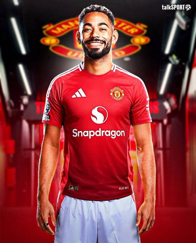 [스포츠조선 강우진 기자]맨체스터 유나이티드가 마테우스 쿠냐 영입에 진심이다. 기존의 선수들을 정리하고, 쿠냐 영입 자금을 마련하겠다는 계획으로 보인다.

영국 커트오프사이드는 22일(한국시각) '맨체스터 유나이티드는 울버햄튼의 공격수 마테우스 쿠냐 영입에 근접한 것으로 보이며, 그를 이번 여름 이적시장의 첫 번째 영입으로 삼을 계획'이라고 보도했다. 사진=SNS