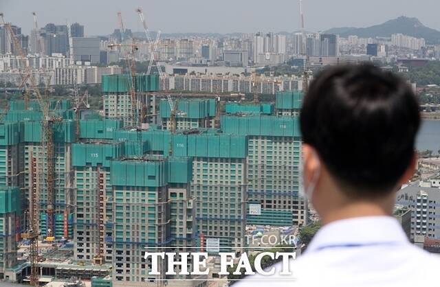 지방 건설산업 활성화 방안으로 맞춤형 정책 추진이 필요하다는 제언이 나왔다. /뉴시스