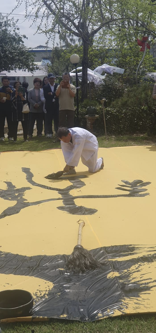 지역 서예가의 작품을  감상할 수 있는 제14회 함평서예협회전이 오는 24일까지 개최된다. 전남 함평군 제공