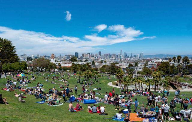 도시공원은 자신이 사는 지역에 대한 자부심을 느끼게 해준다. 모든 연령과 다양한 배경의 사람들을 연결해 주는 곳이다. 자연 자산이지만 삶을 더욱 풍요롭게 해주는 감성 인프라인 셈이다. Earthshare