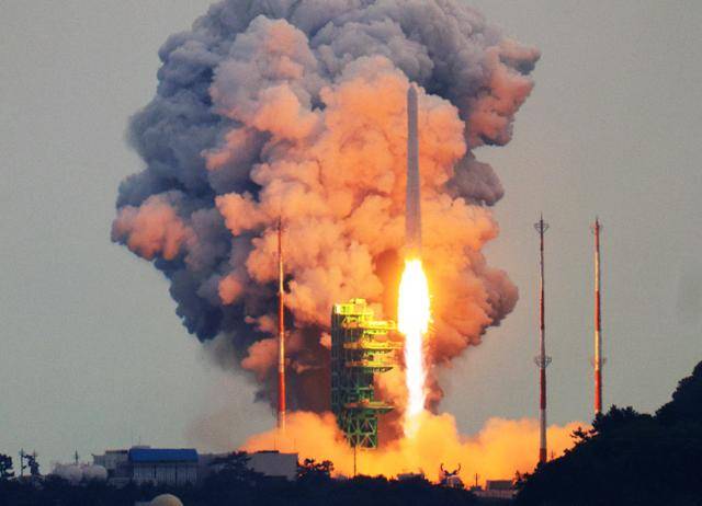 국내 기술로 개발된 한국형 발사체 누리호(KSLV-Ⅱ)가 2023년 5월 25일 전남 고흥군 나로우주센터에서 발사되고 있다. 연합뉴스