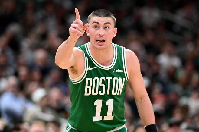 <yonhap photo-2824=""> 미국프로농구(NBA) 2024~25시즌 올해의 식스맨상을 받은 페이튼 프리차드. [AFP=연합뉴스]</yonhap>