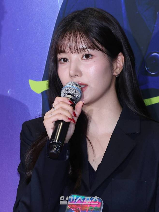 배우 권은비가 18일 오후 서울 강남구 코엑스에서 열린 일본 영화 '스마트폰을 떨어뜨렸을 뿐인데: 파이널 해킹 게임'(감독 나카타 히데오 / 이하 스마트폰3: 라스트 해커) VIP시사회 포토월 행사에 참석해 인사말을 하고 있다. '스마트폰3: 라스트 해커' 이번 마지막 시리즈에서는 전편에서 탈옥에 성공했던 천재 해커이자 살인자 우라노가 한일 정상회담을 막으려고 하는 반정부집단 '무궁화'의 의뢰를 받고 한국으로 건너오면서 벌어지는 이야기를 그린다. 서병수 기자 qudtn@edaily.co.kr /2024.10.18/