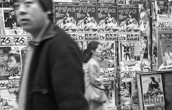 문진우 사진가가 1987년 부산 중구 남포동의 모습을 찍은 사진.   부산갤러리 제공