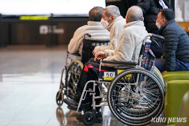 요양시설 임차 허용에 대한 생명보험사 의견이 엇갈리기 시작했다. 쿠키뉴스 자료사진