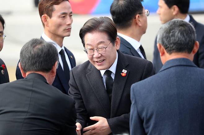 지난 3일 오전 제주시 봉개동 제주4·3평화공원에서 열린 제77주년 제주4·3 희생자 추념식에서 더불어민주당 이재명 전 대표가 입장하고 있다. [사진 출처 = 연합뉴스]