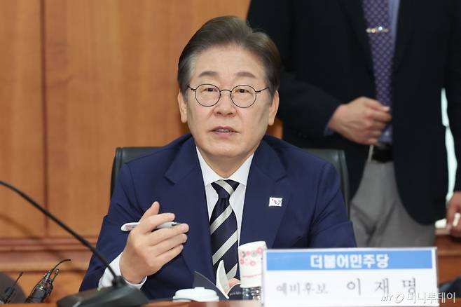 [서울=뉴시스] 권창회 기자 = 이재명 제21대 대통령 선거 더불어민주당 경선 후보가 21일 서울 여의도 금융투자협회에서 열린 자본시장 활성화를 위한 정책간담회에서 질의응답을 하고 있다. 2025.04.21. kch0523@newsis.com /사진=권창회