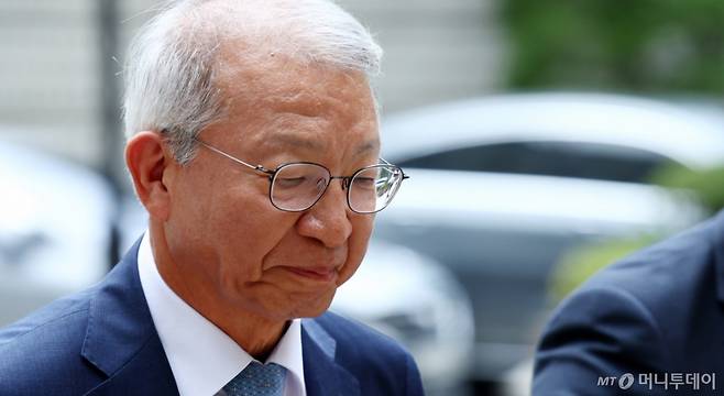 사법행정권 남용 의혹으로 1심에서 무죄를 선고받은 양승태 전 대법원장이 11일 서울 서초구 서울고등법원에서 열린 항소심 첫 재판에 출석하고 있다. 2024.09.11./사진=뉴시스