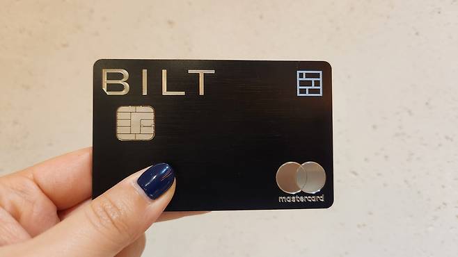 미국에서 카드로 월세를 납부하며 포인트를 적립하는 ‘빌트(BILT)’카드가 고객의 많은 호응을 얻었지만, 한국에서는 혁신금융서비스로 지정된 월세 카드 납부 서비스 이용이 정체된 상태다. 사진은 빌트 카드 정호원 기자