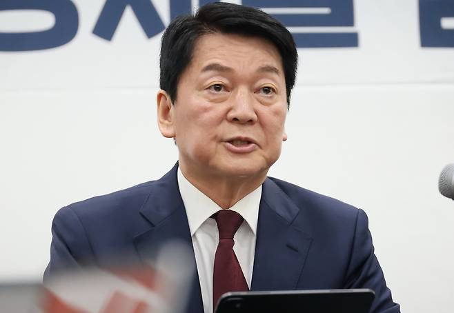 국민의힘 안철수 대선 경선 후보가 21일 국민의힘 대구시당에서 기자회견을 열고 있다. [연합]