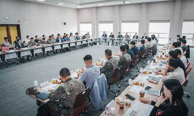 [논산=뉴시스]국방대학교와 육군 군수사령부는 23일 국방대학교 서울캠퍼스에서 '한국군의 MRO 현황과 역량 강화 방안'을 주제로 KNDU 포럼을 열었다. (사진=국방대 제공) 2025. 04. 23 photo@newsis.com *재판매 및 DB 금지