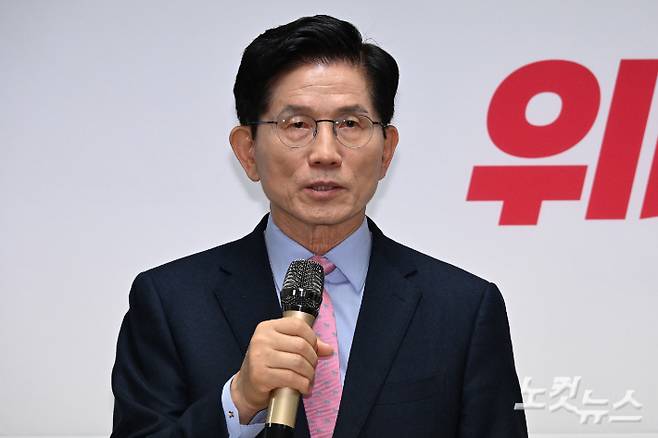 김문수 전 고용노동부 장관. 윤창원 기자