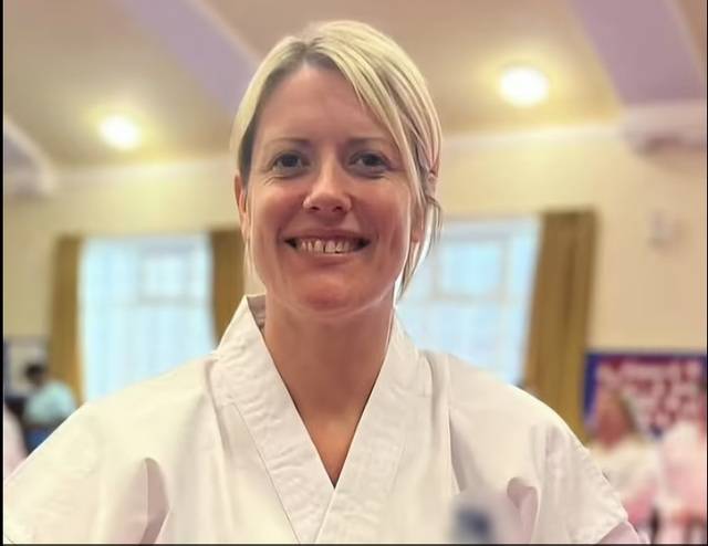 영국 여성 젬마 언더우드(41)는 수분 섭취 없이 격렬한 운동을 했다가 횡문근융해증을 겪었다. 데일리메일 보도 화면 캡처