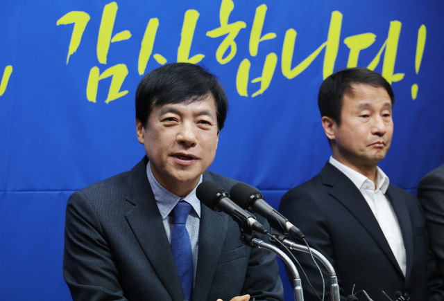 ▲더불어민주당 이성윤 의원이 7일 전북특별자치도의회에서 열린 '전북 국회의원 합동 기자회견'에서 발언하고 있다. ⓒ연합뉴스