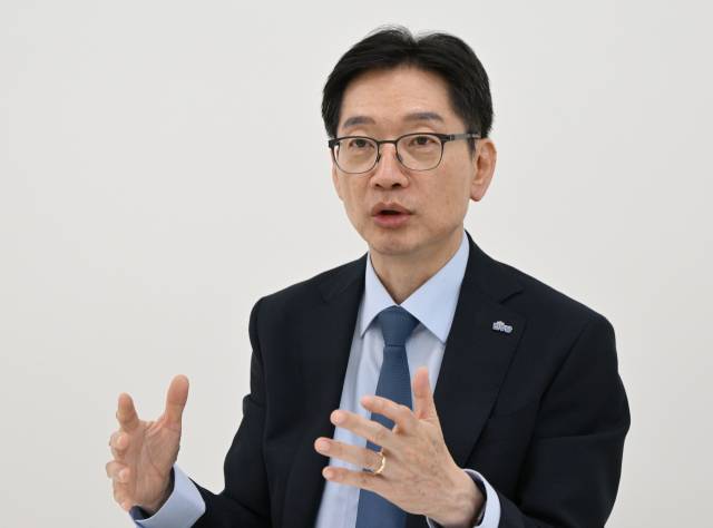 김경수 더불어민주당 대선 경선 후보가 서울 영등포구 후보 캠프사무실에서 본지와 인터뷰를 갖고 있다. 성형주 기자