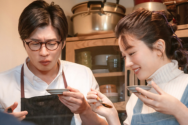 영화 ‘그리고 바통은 넘겨졌다’ 속 다나카 케이와 나가노 메이. 스틸컷