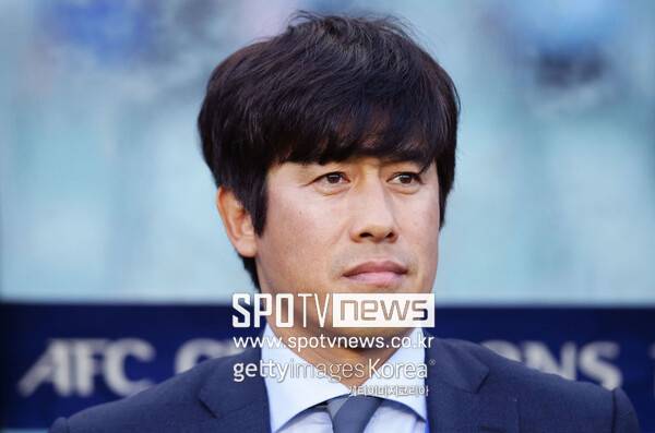 ▲ 중국 슈퍼리그에서 활약 중인 서정원 청두 룽청 감독을 중국대표팀 감독으로 세우라는 주문이 쏟아지기 시작했다.