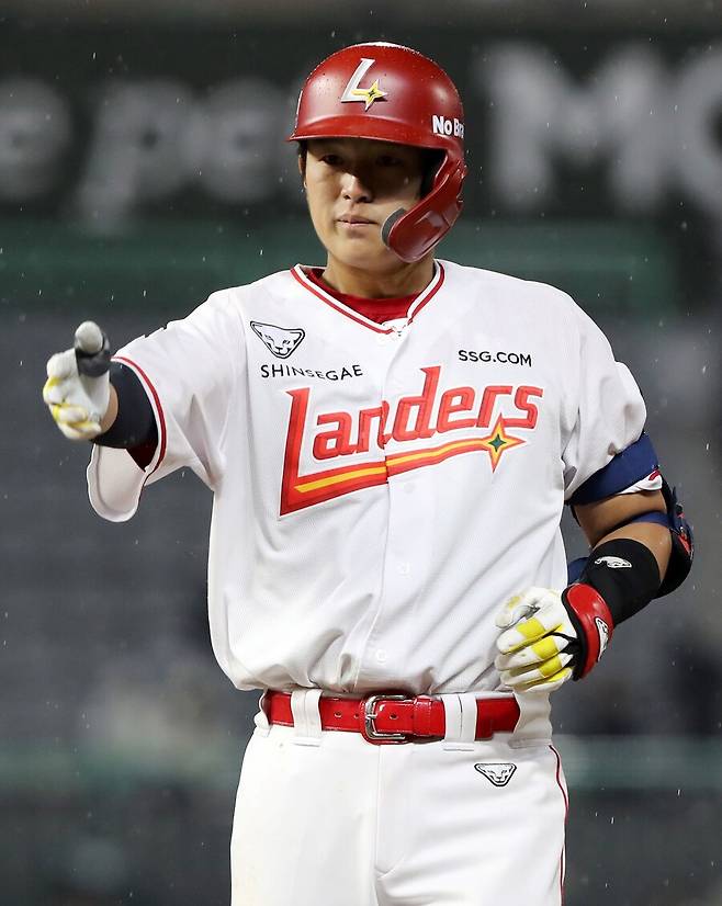 ▲ 4안타 맹타를 터뜨리며 활약한 조형우 ⓒSSG랜더스