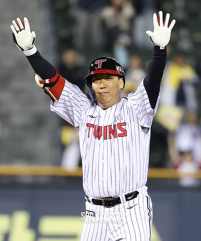 ▲ 베테랑 김현수는 대타 상황에서도 강했다. 7회 2사 2, 3루 기회를 살리는 2타점 2루타를 치고 환호했다. ⓒ곽혜미 기자