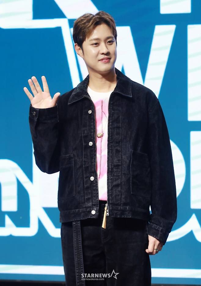 엠블랙 양승호가 23일 오후 서울 마포구 H-STAGE에서 진행된  'K팝 위크 인 홍대' 개최 기자간담회에 참석해 포즈를 취하고 있다.  ‘더 가까이, 더 진심으로’라는 슬로건 아래 대형 공연장 위주의 K팝 시장에 소극장 기반 라이브 공연 문화를 확산시키겠다는 취지로 마련된 'K팝 위크 인 홍대'는 엠블랙 양승호, CLC 예은, 틴탑 천지, 루네이트, 남태현 등 다양한 아티스트들이 5월 3일, 10일 11일에 홍대 일대 여러 소극장에서 공연을 선보인다. /2025.04.23 /사진=이동훈 photoguy@