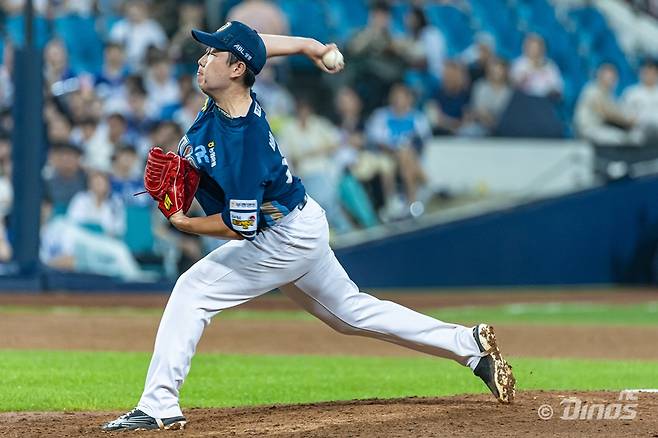 NC 투수 배재환은 22일 잠실구장에 열린 '2025 신한 SOL Bank KBO 리그' LG와 정규시즌 3차전에서 구원 등판했다. 1이닝 무실점으로 7년 만에 생애 두 번째 세이브를 챙겼다. NC 다이노스