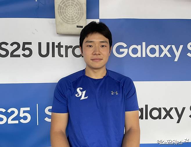 삼성 라이온즈 김지찬이 22일 대구 삼성라이온즈파크에서 인터뷰에 임한 뒤 기념촬영하고 있다. 엑스포츠뉴스 대구, 최원영 기자