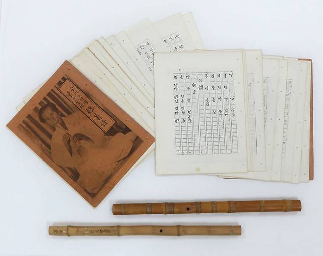 고(故) 이철호 구례향제줄풍류 보유자의 '단소 악보와 단소' [국립무형유산원 제공. 재판매 및 DB 금지]