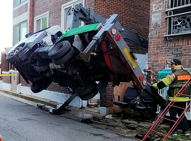 사다리차 사고 [인천소방본부 제공. 재판매 및 DB 금지]