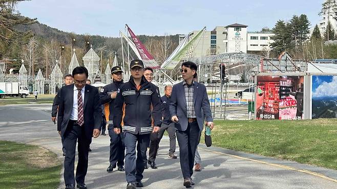 모나용평리조트 살피는 강원소방 [강원특별자치도소방본부 제공. 재판매 및 DB 금지]