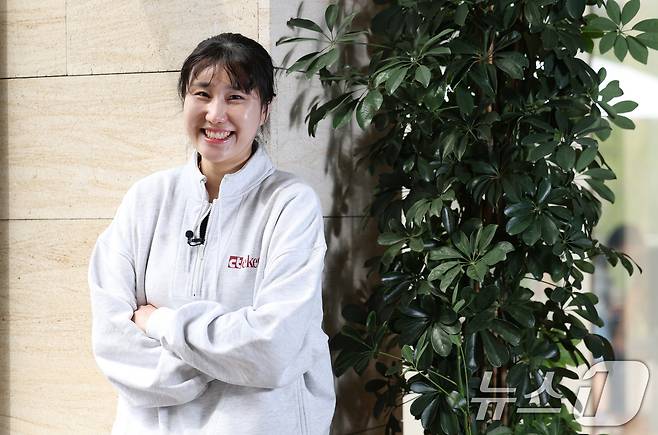 정관장 염혜선이 18일 경기 화성시 남양읍 롤링힐스 호텔에서 열린 뉴스1과의 인터뷰에 앞서 포즈를 취하고 있다. 2025.4.18/뉴스1 ⓒ News1 김영운 기자