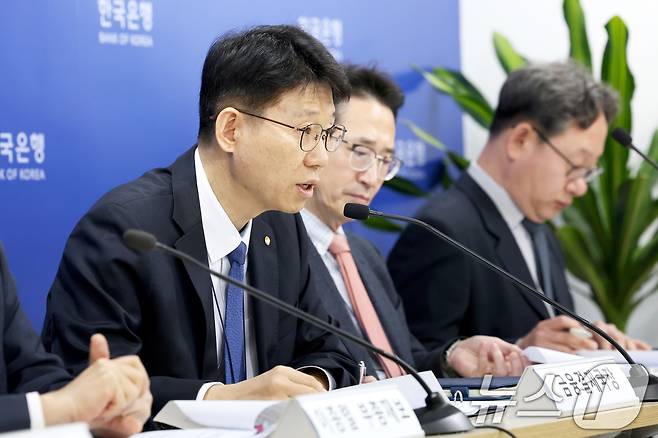 이병목 한국은행 금융결제국장이 21일 2024년 지급결제보고서 설명회에서 말하고 있다. /뉴스1