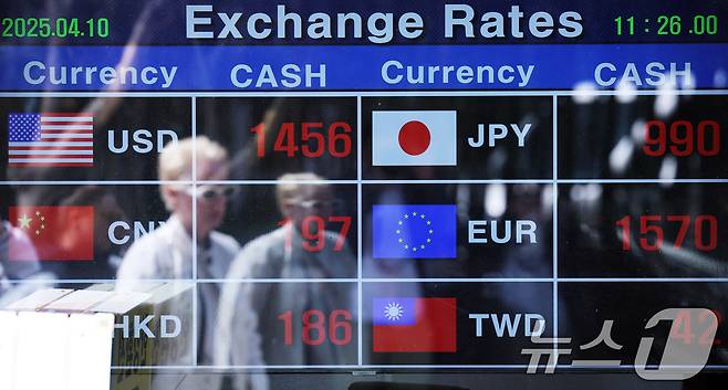 지난 10일 오전 서울 중구 명동에 위치한 환전소 전광판 (자료사진) /뉴스1 ⓒ News1 오대일 기자