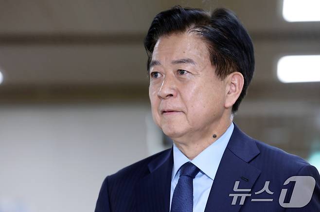 노웅래 전 의원이 서울 서초구 서초동 서울중앙지방법원에서 열린 정치자금법위반 등 공판에 출석하고 있다. 2024.6.19/뉴스1 ⓒ News1 박정호 기자