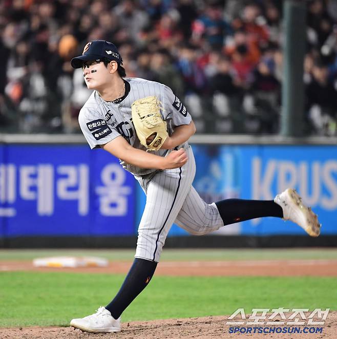23일 부산 사직야구장에서 열린 롯데와 한화의 경기. 투구하고 있는 한화 김서현. 부산=송정헌 기자songs@sportschosun.com/2025.04.23/