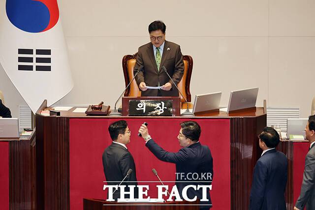 우원식 국회의장이 24일 한덕수 대통령 권한대행 겸 국무총리를향해 "하지 말아야 할 일과 해야 할 일을 명확히 구별하라"고 직격했다. /국회=박헌우 기자