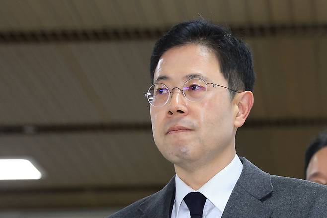 이른바 '고발 사주' 의혹으로 기소된 손준성 검사장이 작년 12월 6일 서울 서초구 서울고등법원에서 열린 2심 선고 공판에 출석하고 있다. /연합뉴스