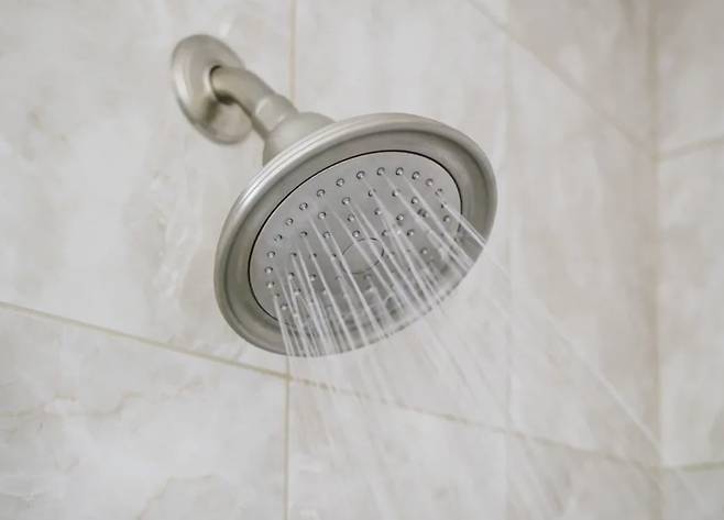 샤워 관련 이미지. /CNN