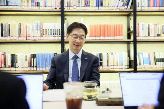 더불어민주당 김경수 경선 예비후보가 24일 대전일보를 비롯한 한국지방신문협회와 대선출마와 관련해 인터뷰를 했다. 김경수 후보 캠프 제공