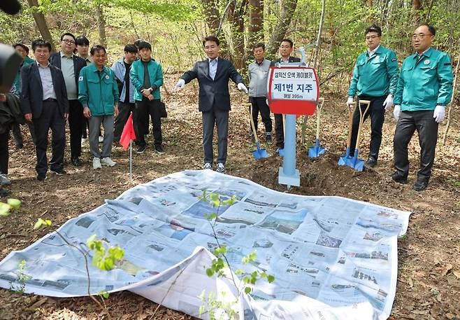 김진태 도지사가 24일 양양 오색케이블카 하부정류장 부지에서 산과 바다잇기 프로젝트 사업에 대해 현장 점검을 펼쳤다. 강원자치도 제공
