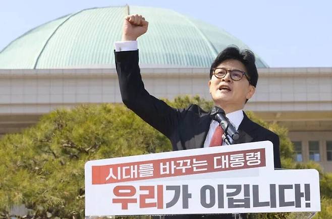 한동훈 후보가 10일 오후 서울 여의도 국회 분수대 앞에서 제21대 대통령선거 출마선언 기자회견을 하고 있다. 윤운식 선임기자 yws@hani.co.kr