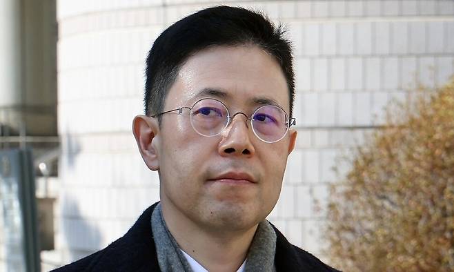 손준성 대구고검 차장검사(검사장)가 2024년 1월 서울 서초구 서울중앙지법에서 열린 ‘고발 사주’ 사건 1심 재판에서 징역 1년을 선고받은 뒤 청사를 떠나고 있다. 연합뉴스