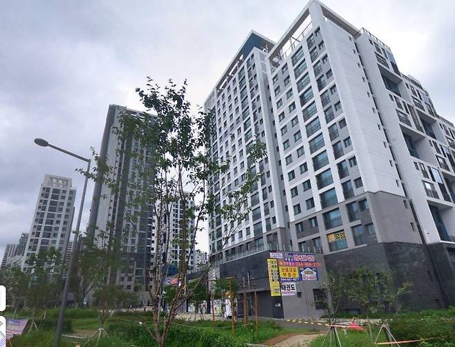 세종시 산울동 산울마을 5단지 ‘세종 파밀리에 더 파크’. 네이버 지도 갈무리