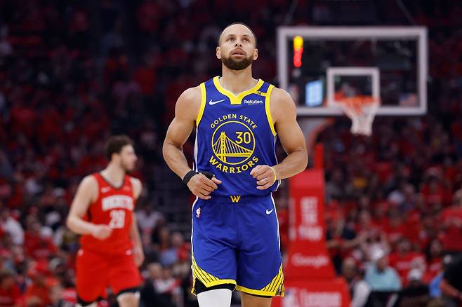 <yonhap photo-4787=""> HOUSTON, TEXAS - APRIL 23: Stephen Curry #30 of the Golden State Warriors reacts in the first half against the Houston Rockets in Game Two of the Western Conference First Round NBA Playoffs at Toyota Center on April 23, 2025 in Houston, Texas. NOTE TO USER: User expressly acknowledges and agrees that, by downloading and or using this photograph, User is consenting to the terms and conditions of the Getty Images License Agreement. Tim Warner/Getty Images/AFP (Photo by Tim Warner / GETTY IMAGES NORTH AMERICA / Getty Images via AFP)/2025-04-24 12:23:01/ <저작권자 ⓒ 1980-2025 ㈜연합뉴스. 무단 전재 재배포 금지, AI 학습 및 활용 금지></yonhap>