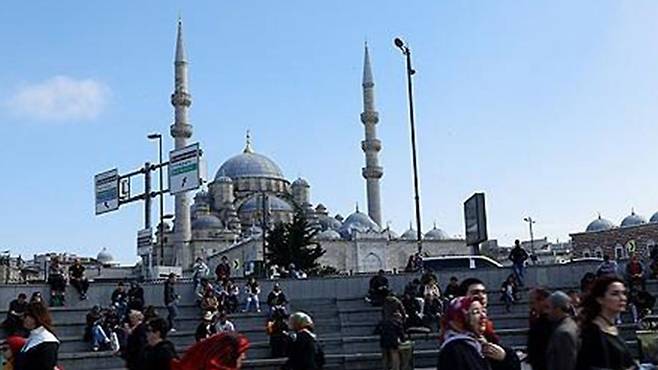 규모 6.2 지진 발생 이후 이스탄불 시내 모습